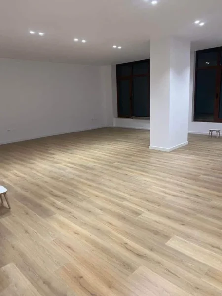Tirane, jepet me qera zyre Kati 1, 80 m² 630 € (Rruga sokrat Miho)