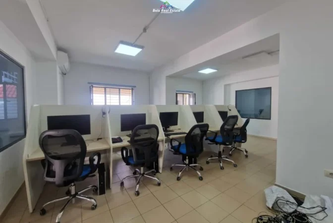 Tirane, jepet me qera zyre Kati 1, 140 m² 750 € (pazari i ri)