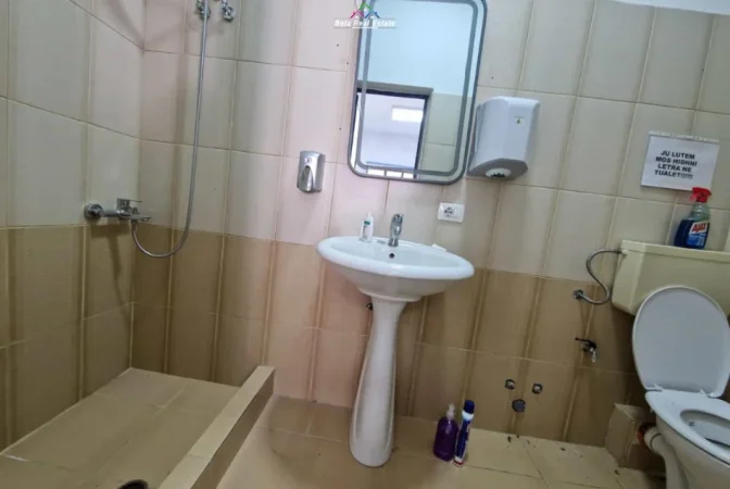 Tirane, jepet me qera zyre Kati 1, 140 m² 750 € (Sheshi Avni Rustemi)