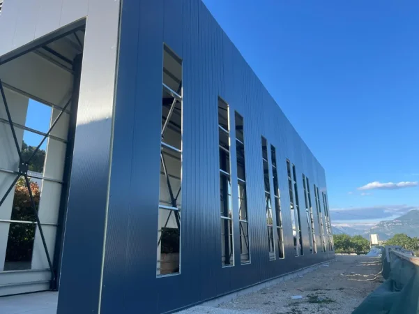 Tirane, jepet me qera magazine Kati 0, 800 m² 1.300 € (VAQARR)
