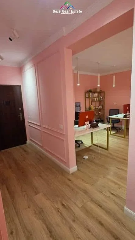 Tirane, jepet me qera zyre Kati 4, 120 m² 700 € (Rruga Ndre Mjeda)