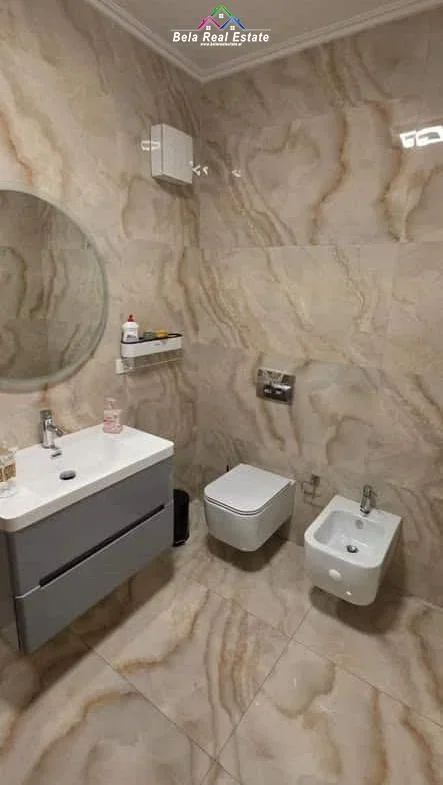 Tirane, jepet me qera zyre Kati 4, 120 m² 700 € (Rruga Ndre Mjeda)