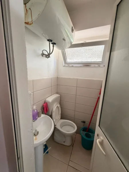 Durres, shes dyqan Kati 0, 65 m² 120.000 € (2 DYQANE trregu vogel industrial)
