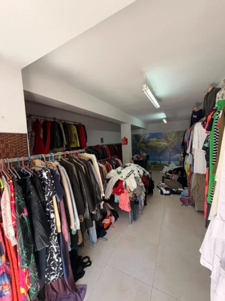Durres, shes dyqan Kati 0, 65 m² 120.000 € (2 DYQANE trregu vogel industrial)