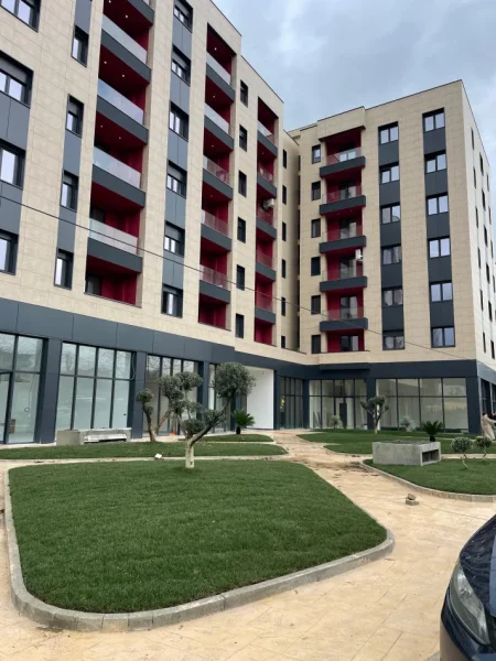 Tirane, jepet me qera ambjent biznesi Kati 0, 100 m² 750 € (Hallaçi Rezidenc,Paskuqan)