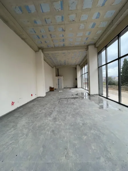 Tirane, jepet me qera ambjent biznesi Kati 0, 100 m² 750 € (Hallaçi Rezidenc,Paskuqan)
