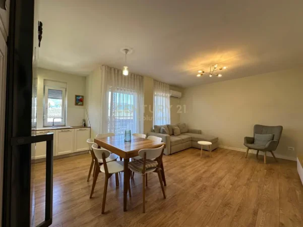 Tirane, jepet me qera apartament 2+1 Kati 4, 105 m² 700 € (liqeni i thate)