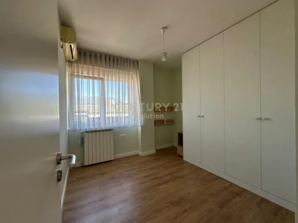 Tirane, jepet me qera apartament 2+1 Kati 4, 105 m² 700 € (liqeni i thate)