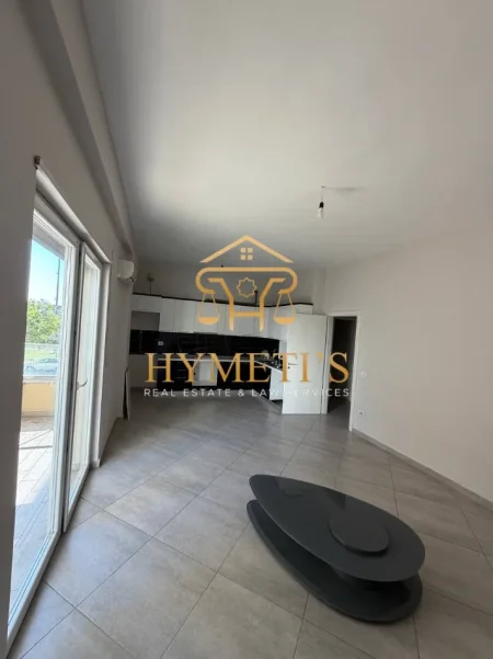 Durres, jepet me qera apartament 2+1 Kati 1, 500 € (Rruga Pavaresia, prane Portit)
