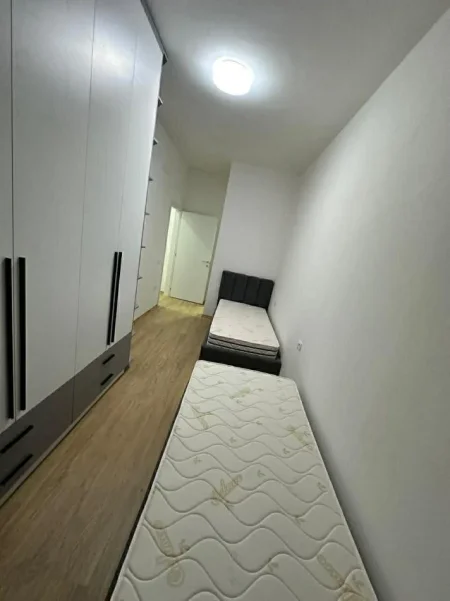 Tirane, jepet me qera apartament 2+1 Kati 9, 700 € (5 Maji)