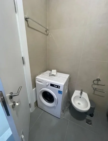 Tirane, jepet me qera apartament 1+1 Kati 2, 65 m² 400 € (Fresku)