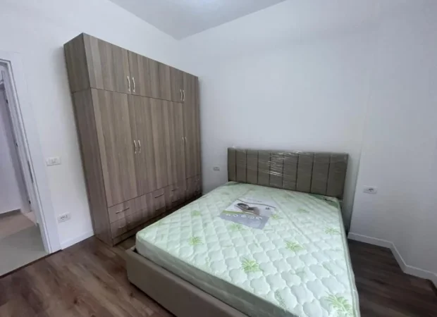 Tirane, jepet me qera apartament 1+1 Kati 2, 65 m² 400 € (Fresku)