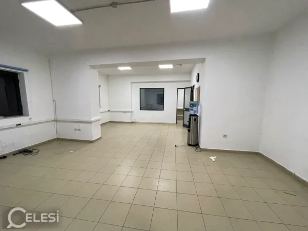 Tirane, jepet me qera zyre Kati 2, 140 m² 750 € (PAZARI I RI)