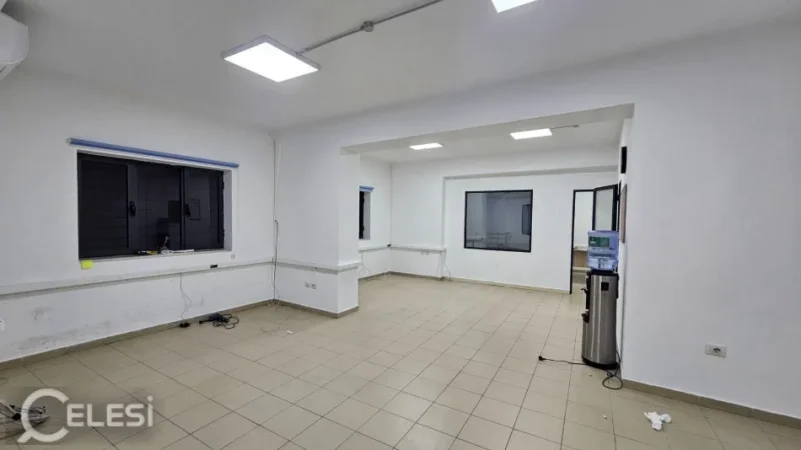 Tirane, jepet me qera zyre Kati 2, 140 m² 750 € (PAZARI I RI)