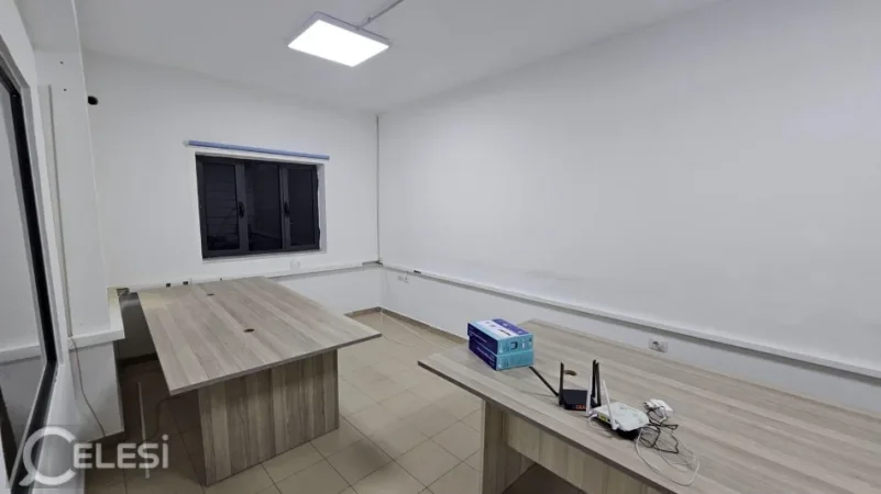 Tirane, jepet me qera zyre Kati 2, 140 m² 750 € (PAZARI I RI)
