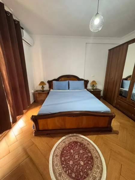 Tirane, jepet me qera apartament 2+1+Ballkon Kati 9, 111 m² 650 € (Rruga Barrikadave, Tiranë)