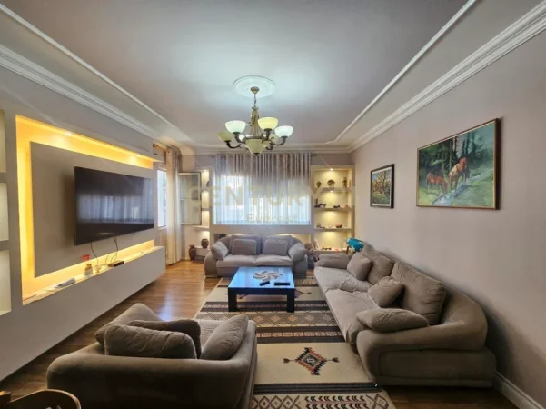 Tirane, shitet apartament 3+1+Ballkon Kati 6, 156 m² 218.000 € (Astir)