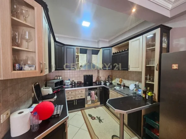 Tirane, shitet apartament 3+1+Ballkon Kati 6, 156 m² 218.000 € (Astir)