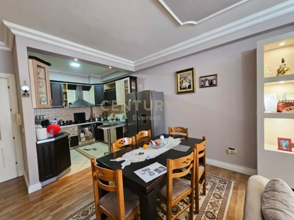 Tirane, shitet apartament 3+1+Ballkon Kati 6, 156 m² 218.000 € (Astir)