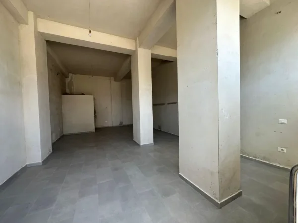 Tirane, jepet me qera ambjent biznesi Kati 0, 40 m² 54.991 € (Astir)