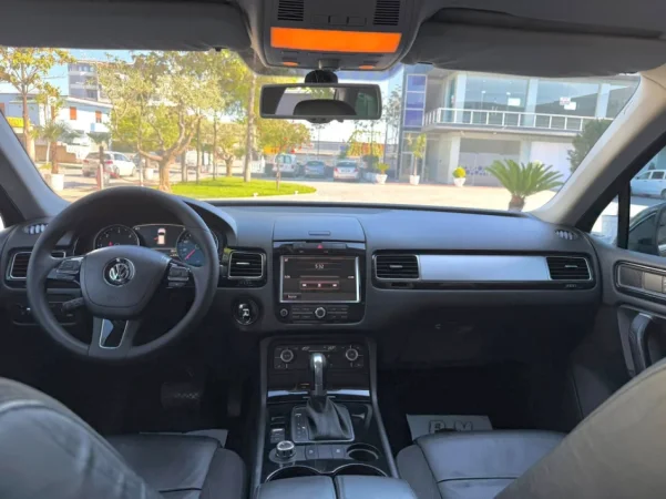 Fier, shes makine VW TOUAREG-3.0 DIESEL TDI-PANORAMA-XHAMA TE ZINJ LETRAT SAPO PAGUARA Nafte, e zeze Klima 285.999 km 8.999 €
