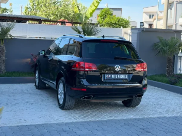 Fier, shes makine VW TOUAREG-3.0 DIESEL TDI-PANORAMA-XHAMA TE ZINJ LETRAT SAPO PAGUARA Nafte, e zeze Klima 285.999 km 8.999 €