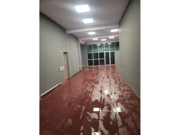 Tirane, shitet ambjent biznesi Kati 0, 110 m² 315.000 € (yzberisht)
