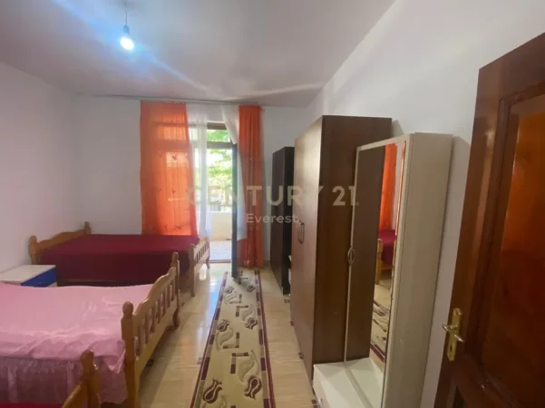 Tirane, jepet me qera apartament 1+1 Kati 2, 80 m² 350 € (porcelan)