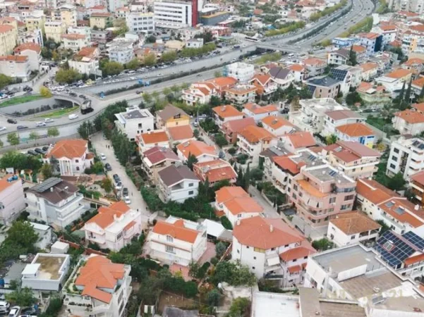 Tirane, jepet me qera Vile , 700 m² 5.000 € 