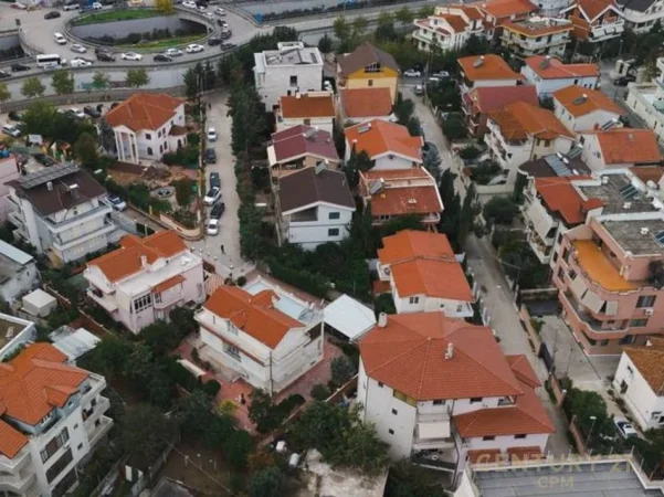 Tirane, jepet me qera Vile , 700 m² 5.000 € 