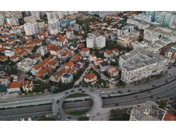 Tirane, jepet me qera Vile , 700 m² 5.000 € 