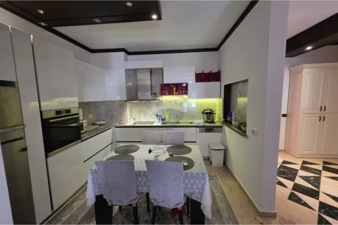 Tirane, shitet apartament , 130 m² 245.000 € 