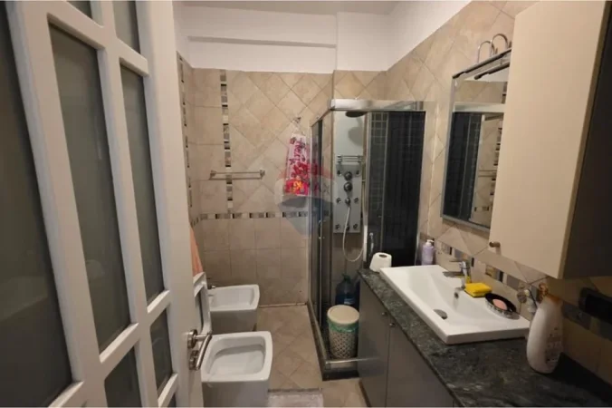 Tirane, shitet apartament , 130 m² 245.000 € 