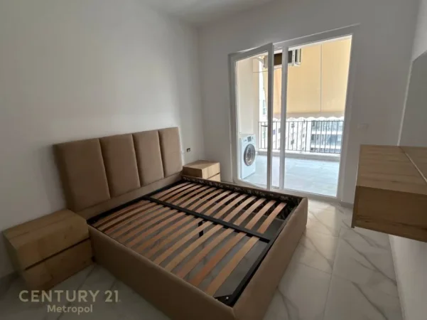 Tirane, jepet me qera apartament 1+1 Kati 5, 70 m² 600 € (laprake)