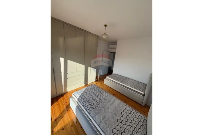 Tirane, jepet me qera apartament , 178 m² 800 € 