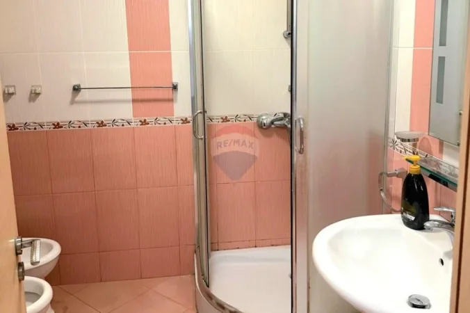 Tirane, jepet me qera apartament , 60 m² 520 € 
