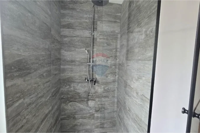 Tirane, jepet me qera apartament , 65 m² 680 € (Ambasada Amerikane)