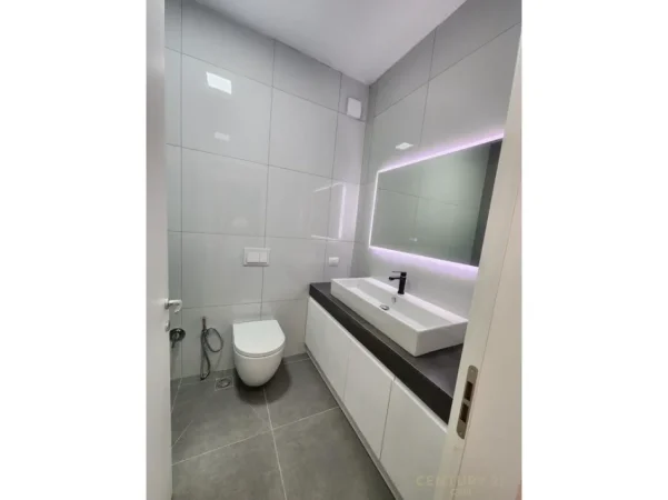Tirane, jepet me qera apartament 2+1 Kati 4, 113 m² 950 € (kopshti zoologjik)