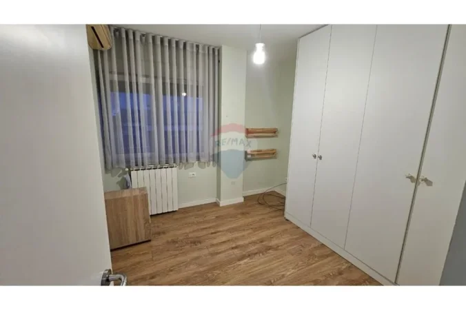 Tirane, jepet me qera , 100 m² 700 € 