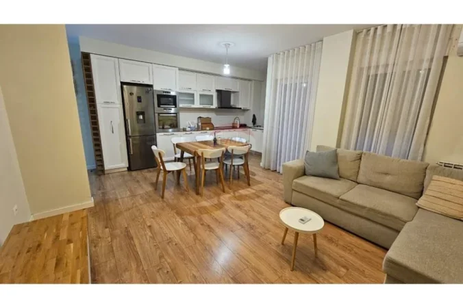 Tirane, jepet me qera , 100 m² 700 € 