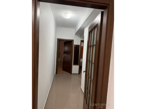 Tirane, jepet me qera apartament 2+1 Kati 7, 120 m² 1.200 € (ish bllok)