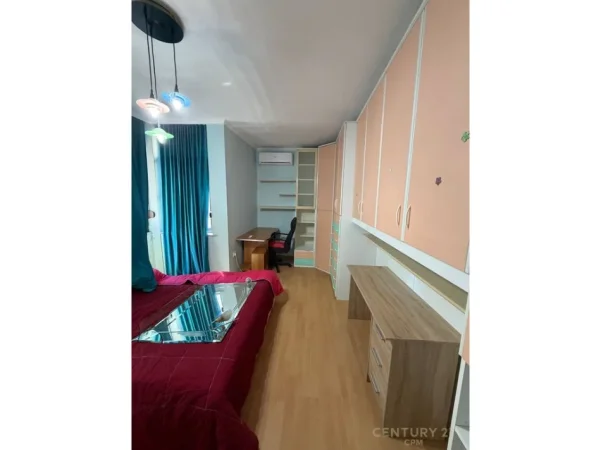 Tirane, jepet me qera apartament 2+1 Kati 7, 120 m² 1.200 € (ish bllok)
