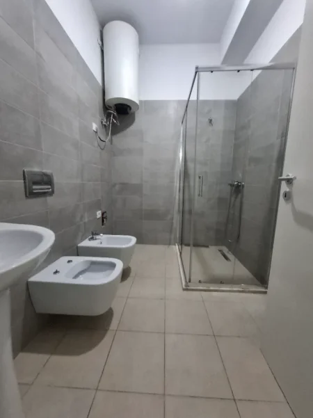 Tirane, jepet me qera apartament 2+1 Kati 3, 105 m² 330 € (Ali Dem, kompleksi Mangalem 21)