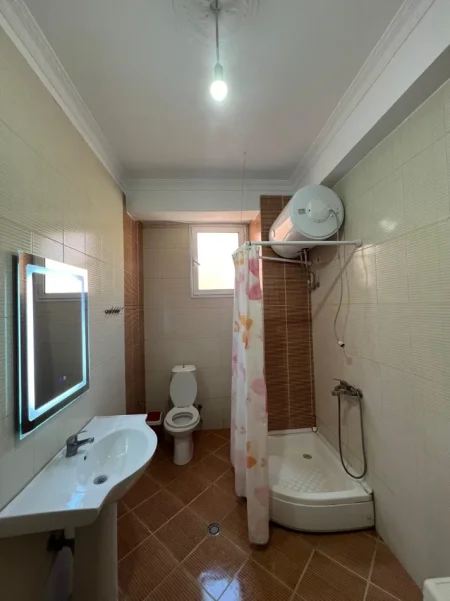 🏡Jepet me Qera Apartament 2+1 Ne Astir,  Qeraja qe keni kerkuar per 4 ose 5 persona, shtepi e paster me ndricim  420 Euro