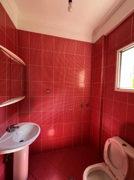🏡Jepet me Qera Apartament 2+1 Ne Astir,  Qeraja qe keni kerkuar per 4 ose 5 persona, shtepi e paster me ndricim  420 Euro