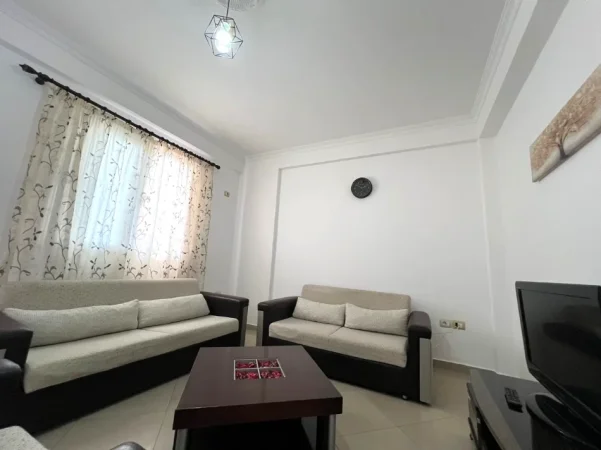 🏡Jepet me Qera Apartament 2+1 Ne Astir,  Qeraja qe keni kerkuar per 4 ose 5 persona, shtepi e paster me ndricim  420 Euro