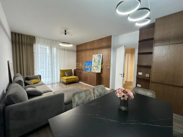 Tirane, jepet me qera apartament 2+1+Aneks+Ballkon Kati 3, 109 m² 700 € 