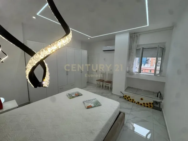 Tirane, jepet me qera apartament 1+1+Aneks+Ballkon Kati 9, 87 m² 900 € 