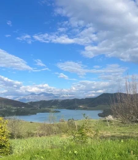 Tirane, shitet toke , 3.000 m² 250.000 € (kashar)