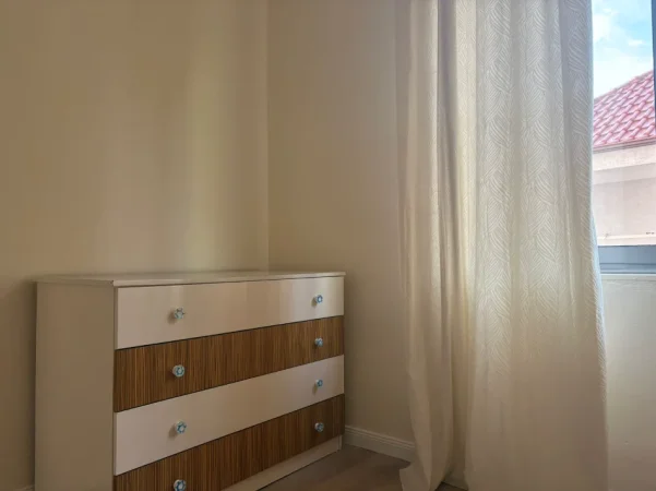 Tirane, jepet me qera apartament 2+1 Kati 2, 95 m² 700 € (Rruga Elbasanit, tek Pallati Brigadave)